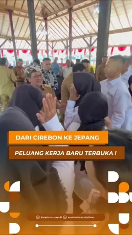 Bupati Cirebon Drs. H. Imron, M.Ag bersama Wakil Bupati Cirebon H. Agus Kurniawan Budiman menghadiri kegiatan Program Pengentasan Pengangguran dan Kemiskinan di Kabupaten Cirebon. Acara ini diselenggarakan di Pendopo Bupati Cirebon dan dihadiri oleh berbagai pihak terkait yang mendukung upaya pemberdayaan masyarakat. 🇮🇩🤝🏛 . Kegiatan ini merupakan pelepasan peserta pelatihan bahasa dan budaya Jepang bagi masyarakat tidak mampu dan/atau berprestasi asal Kabupaten Cirebon tahun 2025. . Program ini bertujuan untuk memberikan kesempatan kerja di Jepang, meningkatkan keterampilan tenaga kerja lokal, serta mengurangi angka pengangguran dan kemiskinan di daerah. 🌏💼📚 . Semoga program ini menjadi langkah nyata dalam meningkatkan kesejahteraan masyarakat Kabupaten Cirebon, membuka peluang kerja yang lebih luas, dan melahirkan SDM unggul yang dapat mengharumkan nama daerah di kancah internasional. 🙏✨🚀 . #PengentasanPengangguran #BupatiCirebon #DisnakerCirebon #PemberdayaanSDM #KerjaKeJepang 