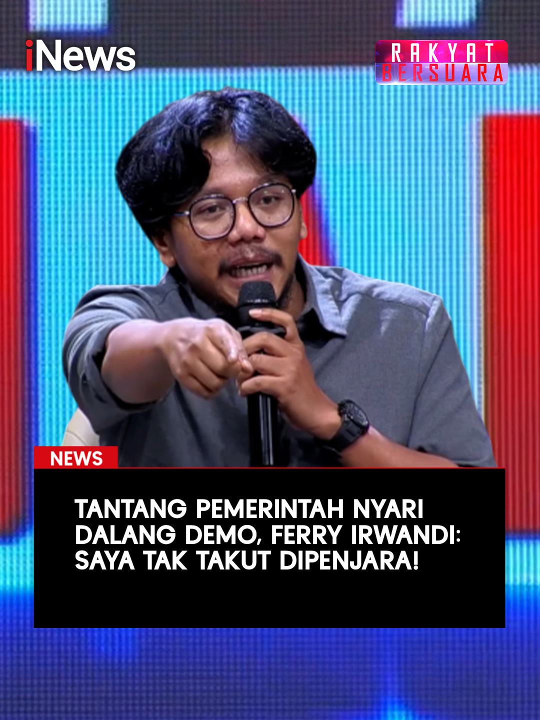 Rakyat bersuara hadir membahas mengenai , demonstrasi yang sudah diwarnai aksi keusuhan hingga pembakaran gedung parlemen dan fasilitas umum. Hadir salah satu narasumber kredibel di bidangnya, salah satunya  Founder Malaka, Ferry Irwandi. Dalam kesempatan tersebut ferry Irwandi menantang pemerintah untuk menemukan dalang dibalik demo yang terjadi. Bahkan ia rela menerima konsekunsi untuk dipencara.  Saksikan selengkapnya hanya di  https://youtube.com/live/hy4U8z4gmFc #iNews #RakyatBersuara #Demo #Jakarta #FerryIrwandi