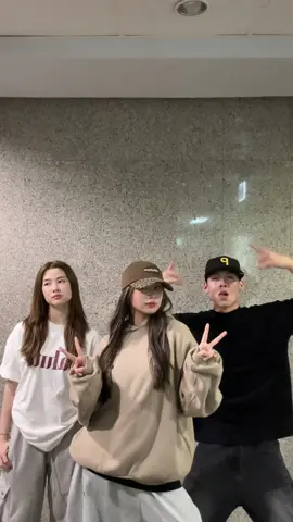 ภูมิยืนแปกๆป่ะ(ป่าวชั้นบังคับให้ย่อเองสูงทำไมหล่ะ) #gracemindy #ilenemindy #mindy_th #fyp 