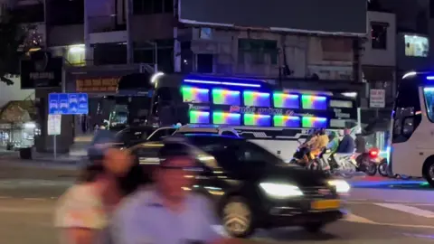 Anh trai Quốc Hoàng thấy cam bóp còi basuri nghe đã tai