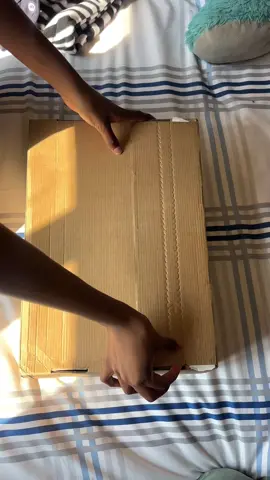 Unbox my Karl Lagerfeld sneakers with me🥹.  @FARFETCH  #unboxingvideo #karllagerfeld #sneakers #farfetch 