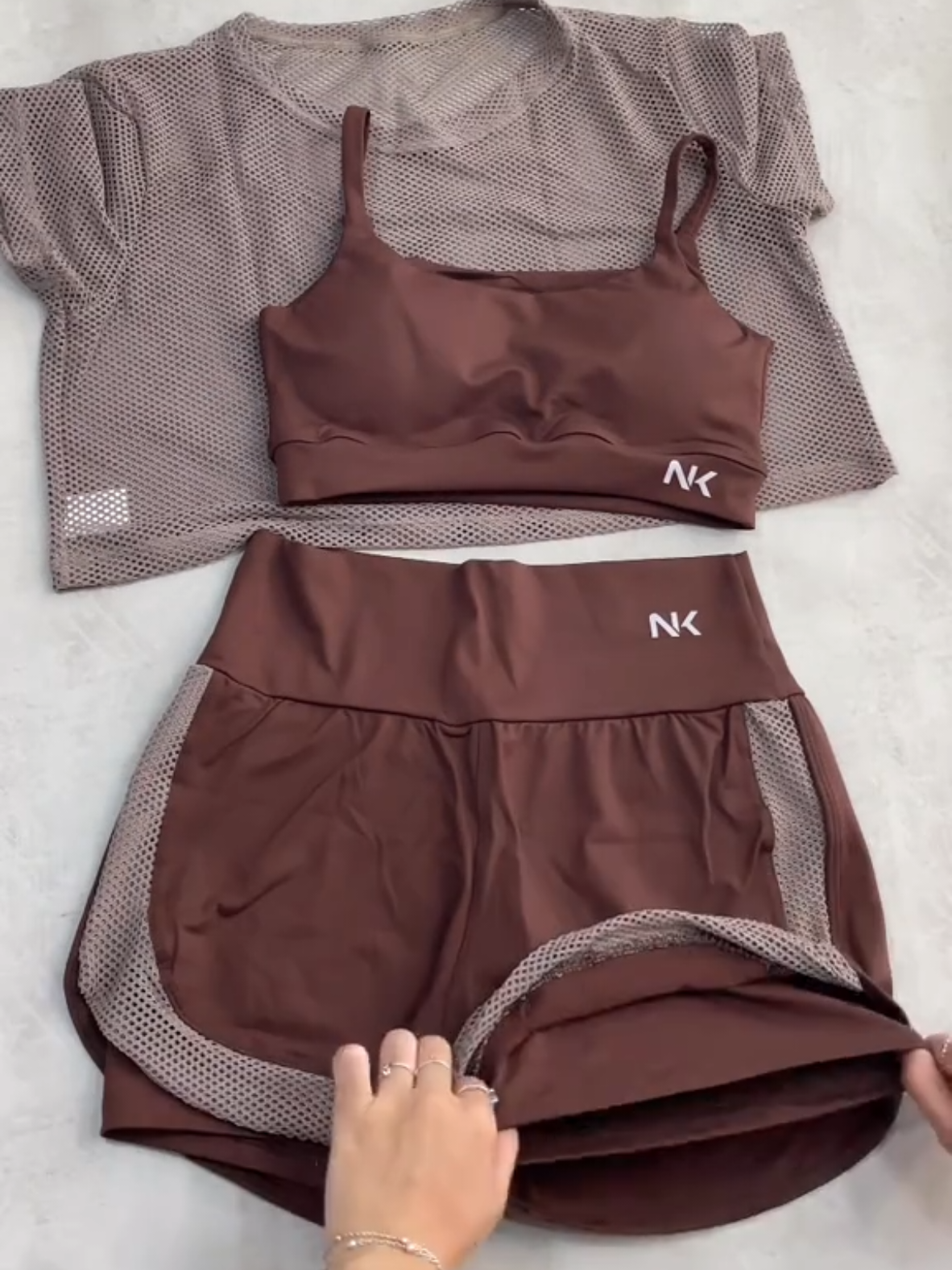 ID: AGC-JVJ-YJY✨ 🔥SUPER ACHADINHO FITNESS🔥 👚 Conjunto 3 peças – Top + Cropped Telinha + Short Duplo 💪 Zero Transparência | Conforto Máximo | Estilo Garantido ✨ Ideal para academia, corridas e treinos do dia a dia! ✅ Tecido resistente e flexível ✅ Modelagem que valoriza o corpo ✅ Várias cores disponíveis 💰 Apenas R$145,90 (ou 12x de R$14,16) 🚚 Frete quase grátis – só R$2,65 com cupom ⭐ Nota 5 estrelas com avaliações positivas! 👉 Aproveite agora e garanta o seu antes que acabe! #academia #shopee 