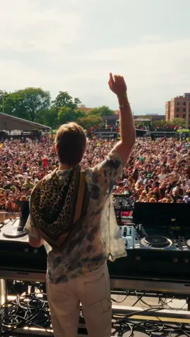 Do I hear you now? Chicago i’m coming back for you this december … tickets live 10am CT 🤩 Cherry on top, Stone Cold Eyes drops this friday >;) #itsmurph #newmusic #chicagobears 