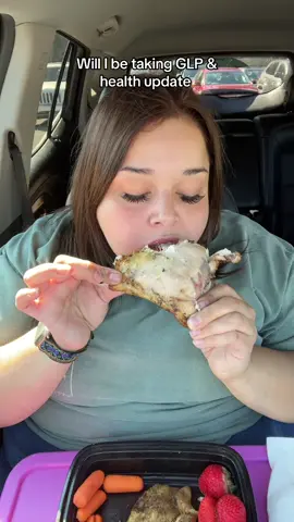 Health update for everyone following along! My hips are feeling great today and so is everything else thanks to staying sober. For lunch I have some grilled chicken, berries and carrots. #healthupdate #glp1 #jahna #wellnessjourney 