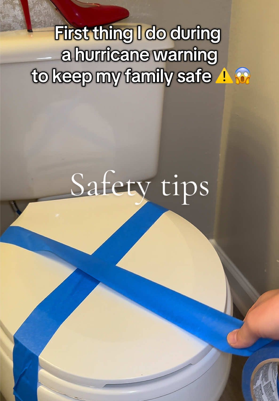 These are safety hacks I use during a hurricane season 😱 #hurricane #hurricaneseason #safetytips #LifeHack #safety  Safety tips hurricane season 2025