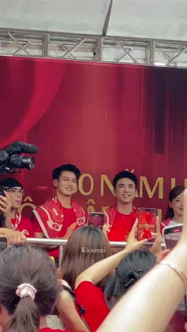 Đẹp quá, tràn ngập sắc đỏ 🥰🥰🥰#ninhduongstory #ninhanhbui #nguyentungduong 