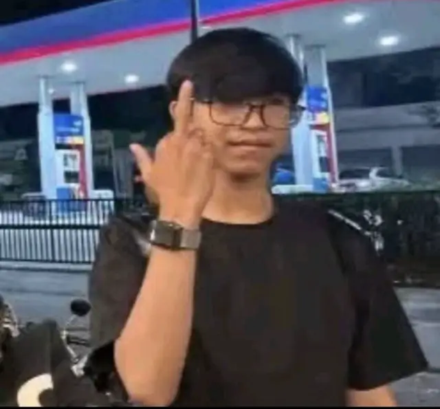 រូបបង សុីងកាត់ប៉ុណ្ណឹងស្អាតអត់😑🤣