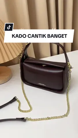 Bingung cari kado dengan budget minim yang cantik dan elegan? Bisa checkout Kindy Bag Jims Honey sekarang! 😍💖 #kindybagjimshoney #Jimshoneysurabayastore  #PromoGuncang99 #GajianSale -rm