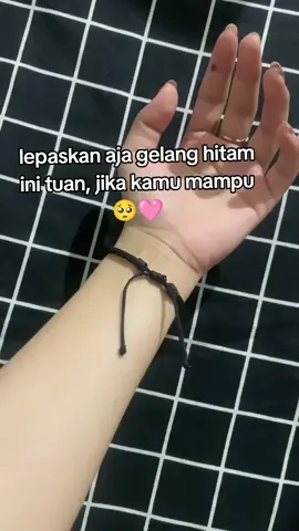 arti gelang hitam di tangan kiri?🥺#4upage #4u #gelanghitam 