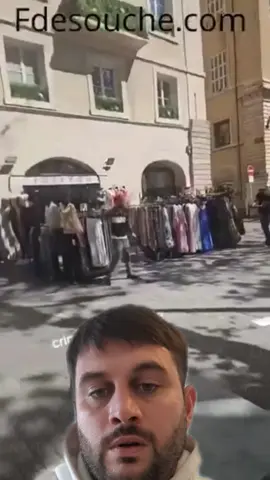 agression cet après-midi dans le 1er arrondissement de Marseille par un ressortissant tunisien en situation régulière qui a agressé plusieurs personnes avec un couteau. il a été neutralisé par la police. #actu #actualites #marseille 