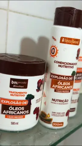 Eu precisava de uma linha nutritiva de verdade e me arrisquei nesse kit Explosão de Óleos Africanos do Beleza Natural… e não é que me surpreendeu? 😍 Cabelo macio, cheiroso, brilhoso e super nutrido!  Comprei aqui no TikTok Shop e saiu MUITO mais barato! @bn.cachos 