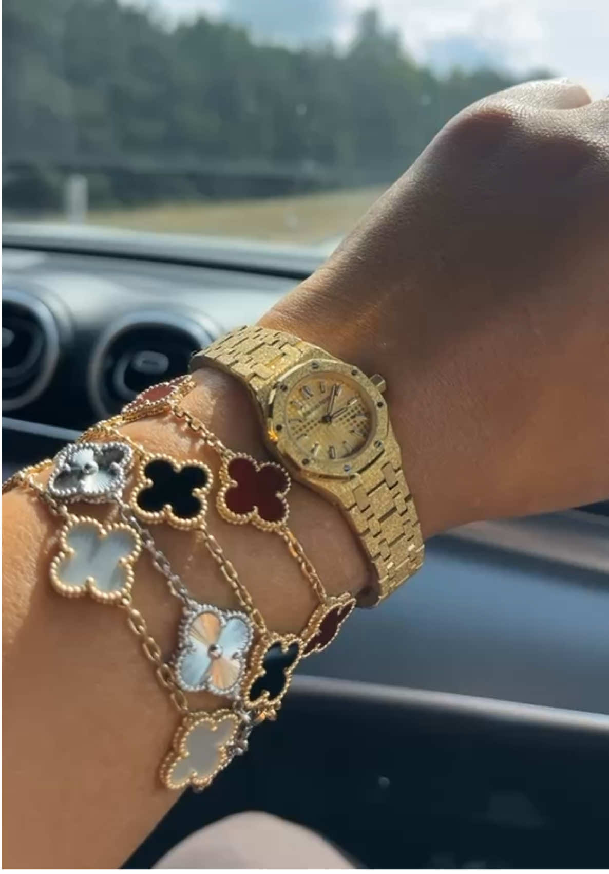 On the road delivering orders 🙌🏼 #sancyluxuryjewelry #18kgold #Jewelry #watch #18k 