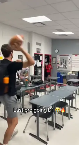 Wait for it 😂🙌 (@jaden kang) #school #class #football #highschool #cfb 