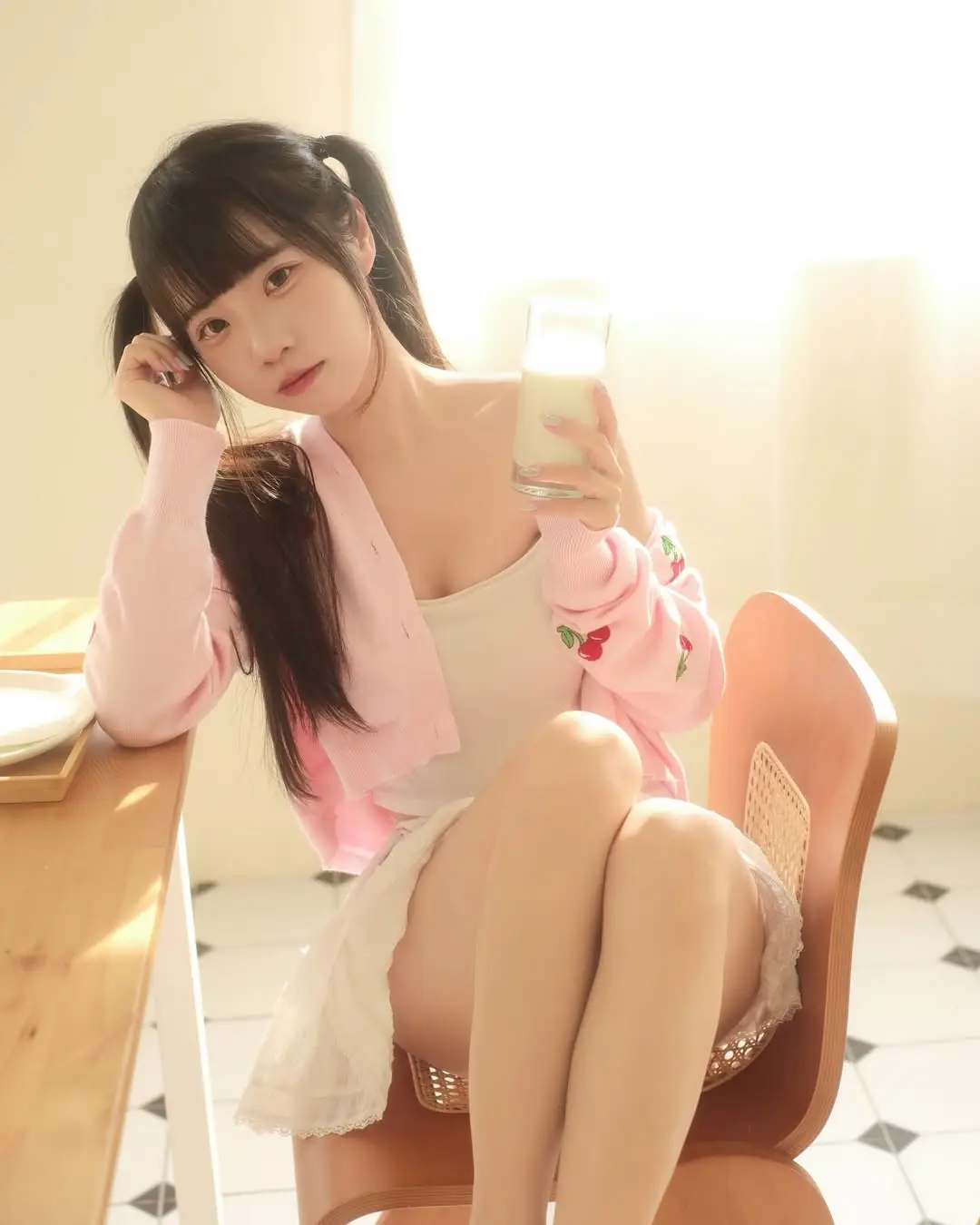 可可♡♡ 𝒲𝒶𝓃ℊ 𝒦ℴ ℋ𝓈𝓊𝒶𝓃 kexuanw / 🐰🥛 最近每天醒來最幸福的是 有溫暖的陽光和身上熟睡的小貓 - 寫真 寫真好きな人と繋がり 人像撮影 人像写真 可愛 可愛い 可愛い女子 台北攝影棚 #secretloversecretlover📸🇰🇷🫶🏼🫶🏼🇨🇳 #secretloversecretlover📸🇰🇷🫶🏼🫶🏼🇨🇳 #chinamodel #chinamodel 