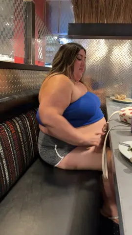 Life is hard for the chubbiest among us 😫#plussize #fatacceptance #bodypositivity #chubby #biggirl