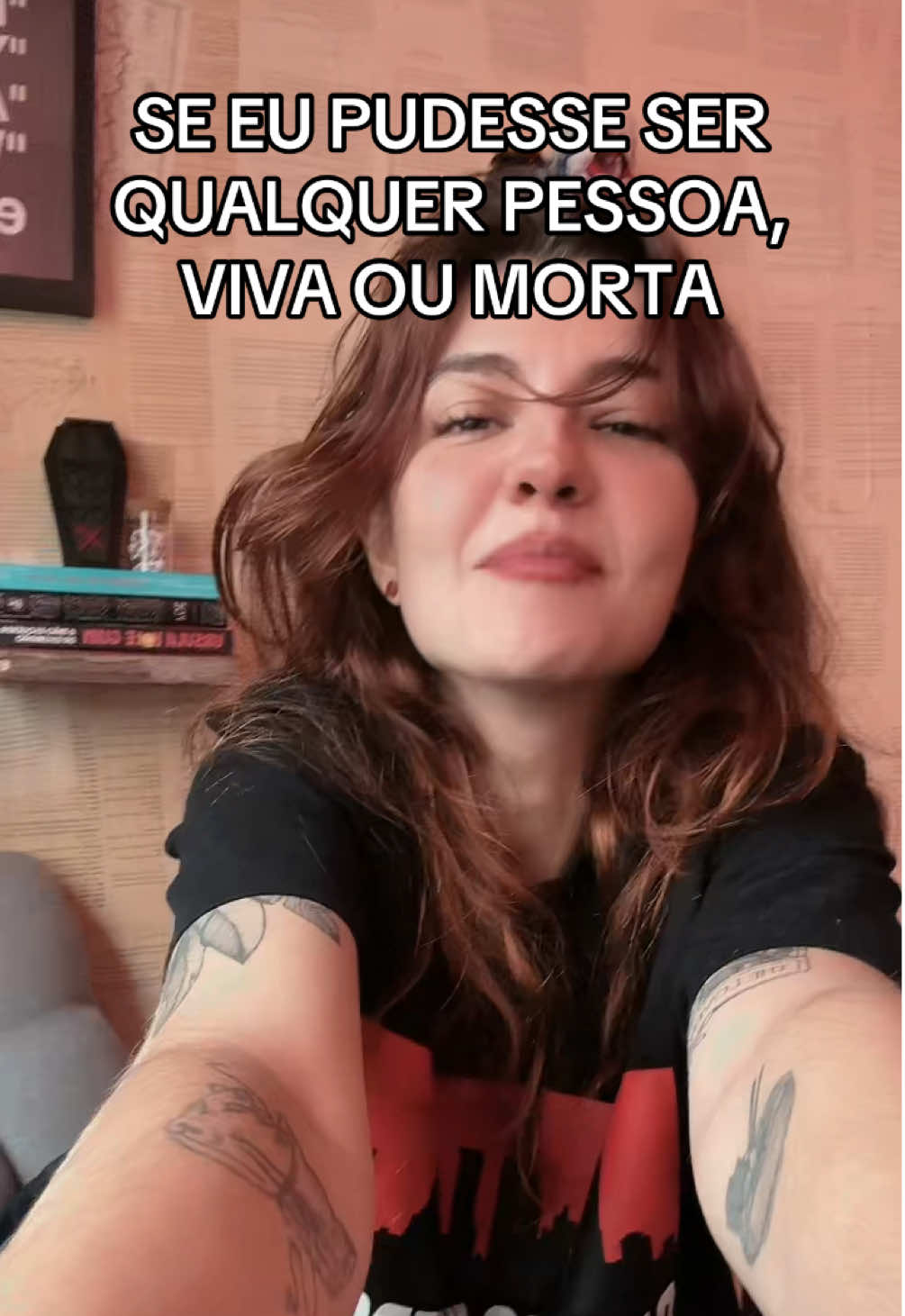 Winchester, 1348. 🫣 Imagine uma sessão de RPG de mesa que começou às 20h00 e terminou às 7h00 da manhã. Cinco jogadores. Um mestre. Um ritual presente no livro da trilha do pecado, do jogo Vampiro: A Máscara. Uma mesa crossover entre vampiro, mago, demônio… E um sonho. Se eu falar pra vocês que eu lembro o que aconteceu depois que eu comecei a interpretar a minha personagem fazendo a invocação, eu vou estar mentindo. Eu só sei que foi doido. Viva o RPG de mesa!!! 🤭 ##rpg##vampiroamascara##vampirethemasquerade##roleplayer##ttrpg