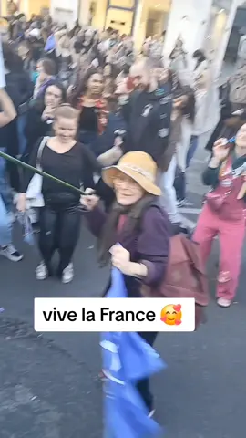 vive la France #LiveOutlandish 