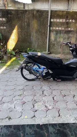 Panasin dulu #pcx #pcx160 #pcxmodifikasi #pcxindonesia #pcx160ล้อ17แต่งสวย #pcxstyleganteng #jarijaristyle #ring17style #madurapride🔥 #viraltiktok #p #fyp #fypage #fouryou #fyppppppppppppppppppppppp 