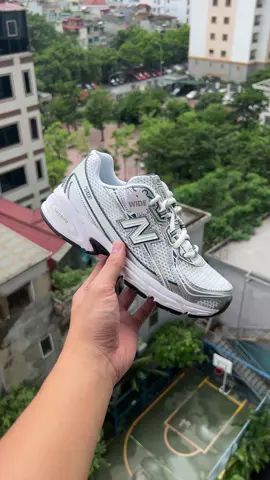 Trên tay mẫu New Balance 740 White Shadow Grey Navy lên chân cực êm, thoải mái năng động cả ngày dàii 🌟 #newbalance #newbalance740 #authenticshoes 