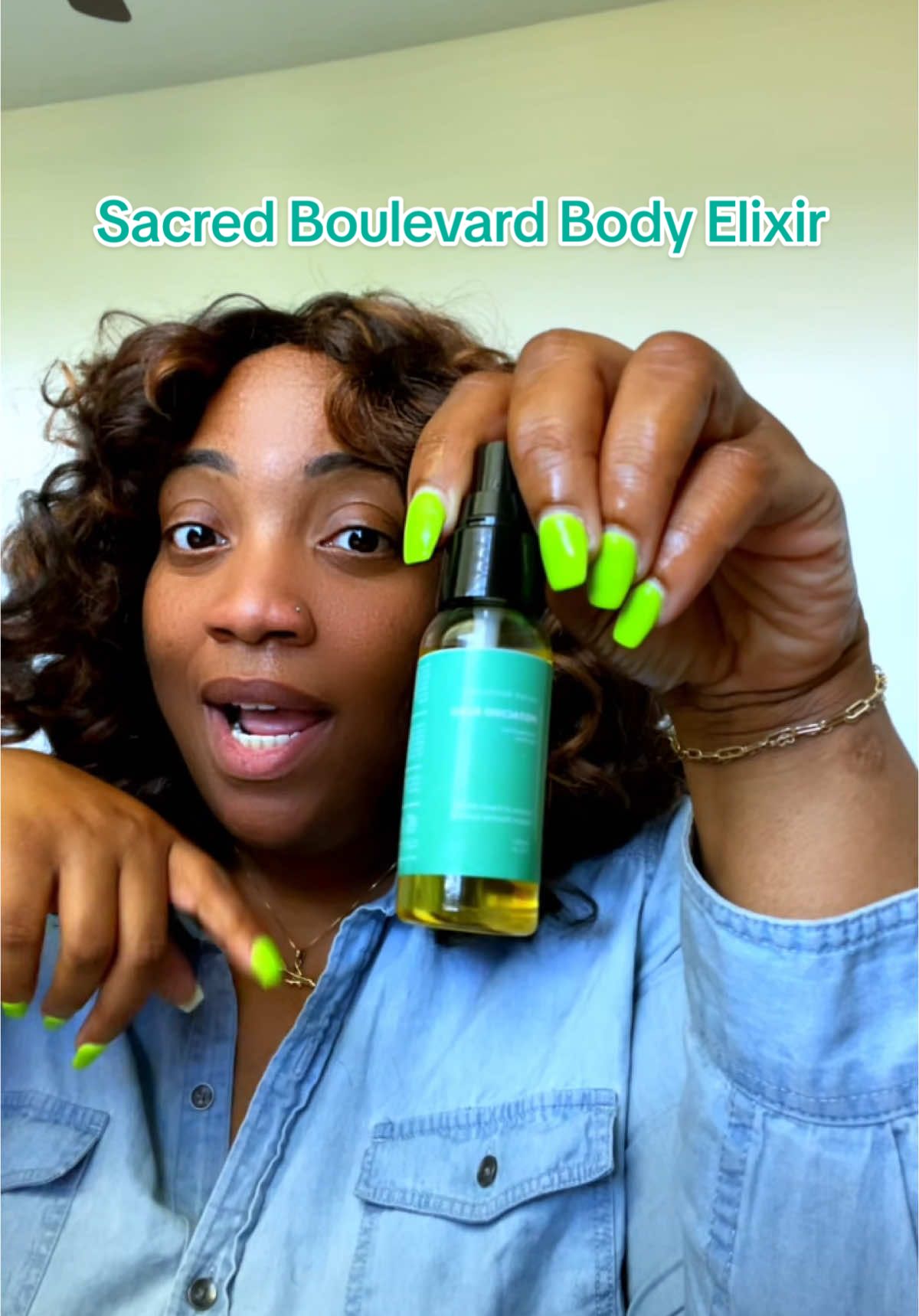 Love hydrated skin that smells amazing?!? Get this! #bodyoil #bodyelixir #sacredboulevard 