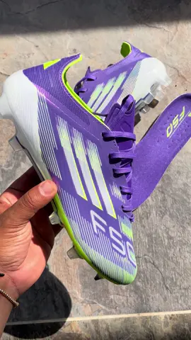 🚨 ¡NO ES UN BOTÍN, ES UN REMEDIO! 🚨 💜 F50 edición veneno morado: ⚡️ + Velocidad ⚔️ + Precisión 🧠 + Visión 👣 + Flow⠀ ⚽️ El que los usa… no juega, cura el partido 🧪⠀ 🟣 ¿Te atreverías a usarlos o te tiemblan las piernas?#guayos #futbol⚽️ #barranquilla #cartagena #bogota 