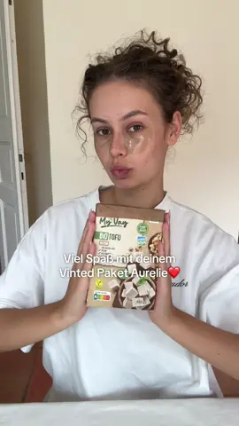 Statement oder? Habe heute mit Mama alte 2000er/90s Sachen von ihr aussortiert😝 gönnt euch ihren Account „wearagain.babe“ #chayalene #vintedfinds #vinted #vintedhaul 