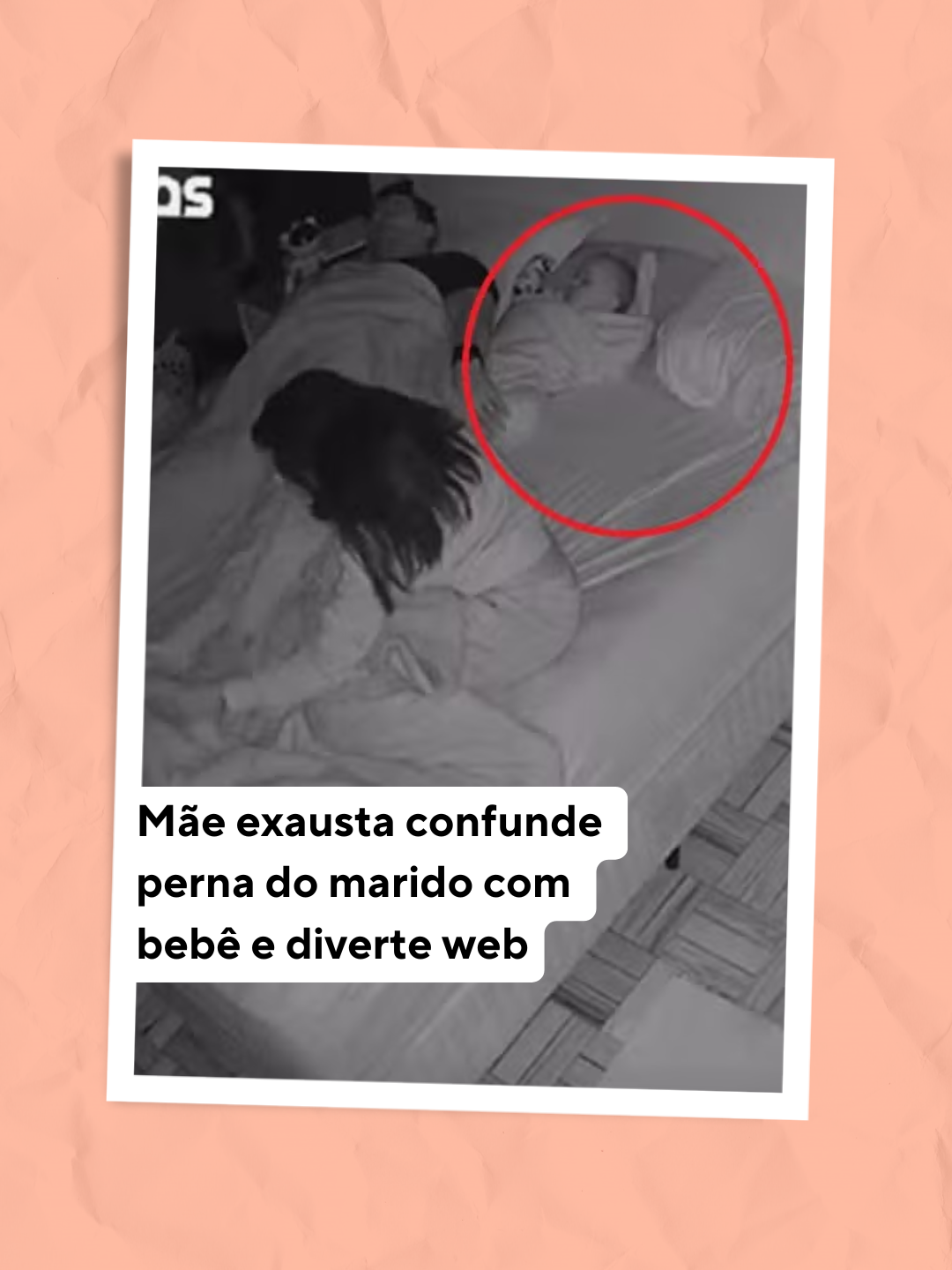Cadê as mães exaustas de plantão? 😅 A policial penal Daniele Souza acordou preocupada, buscando o filho Bento José, 9 meses, na cama, mas quase morreu de rir ao descobrir que estava segurando a perna do seu marido — enquanto o bebê dorme pleno no mesmo lugar. As cenas foram registradas pelas câmeras de segurança da casa e ela resolveu compartilhá-las nas redes sociais. O vídeo, então, viralizou no TikTok, divertindo internautas do mundo inteiro. “A sensação foi horrível. Eu o segurava com medo dele cair da cama e, ao mesmo tempo, meu marido puxava a perna sem entender o que estava acontecendo. Foi aquele susto até a ficha cair”, contou em entrevista à CRESCER. 📲 A história completa está disponível em crescer.globo.com! O link está na bio, em “Últimas notícias” 📹: @daniele.sousa4012