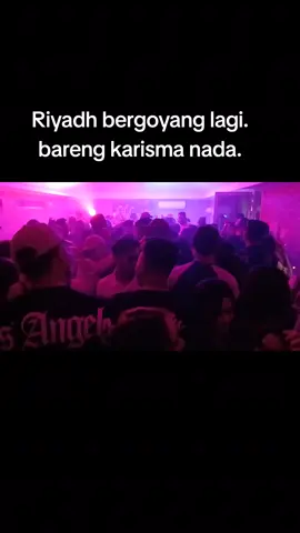 Hiburan lagi pesta ultah teman.