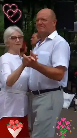 O clipă de iubire  Zâmbește....