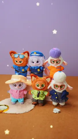 ¡Atención, ciudadanos de Zootopia! 🏙️ Nick, Judy y sus amigos están listos para acompañarte en nuevas aventuras, vayas donde vayas. 🦊🐰 Consigue tu plushie en tiendas o por miniso.pe. #minisoperú #zootopia #nosabíaquelonecesitaba #plushies #vinylplush #newarrivals #blindbox
