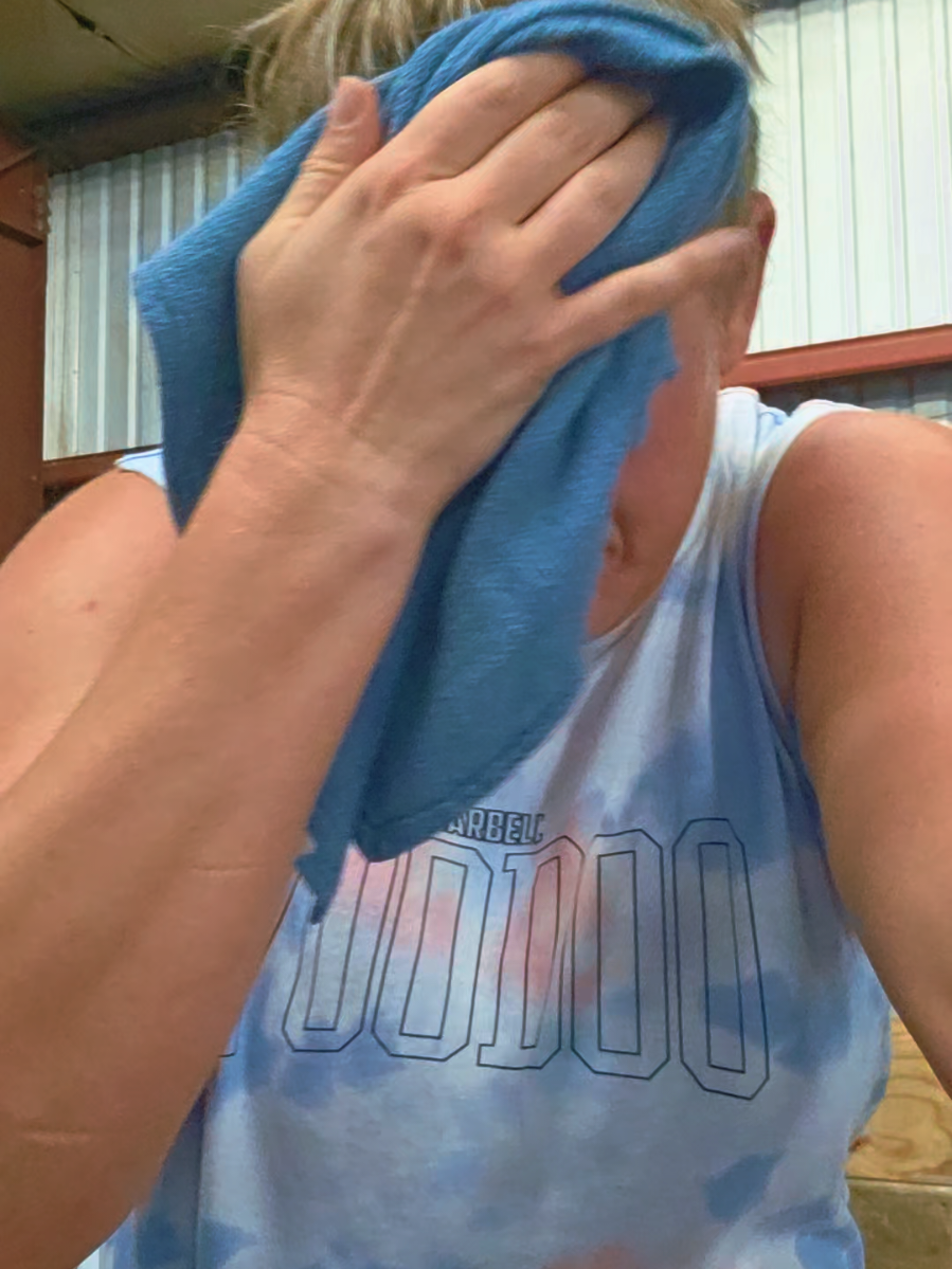 How yall stay cute working out?! Steady state cardio in 102° heat got me f*cked up 🥵 #gutgottago