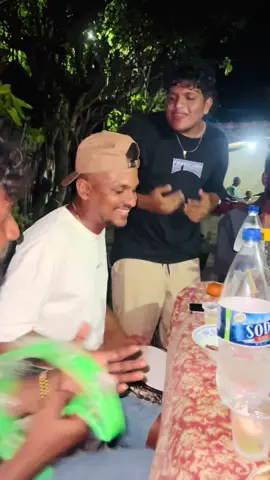 යාලුවො එක්ක බීලා සිංදුවක් ගහනව කියන්නේ ඒක වෙනම vibe එකක් 🥺🫶🫂🍻 !! #fyp #foryoupage #viral #trending #sithumxo 