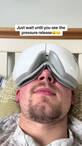 I can’t fall asleep with out it now it feels that good #eyemassager #headaches #StressRelief 