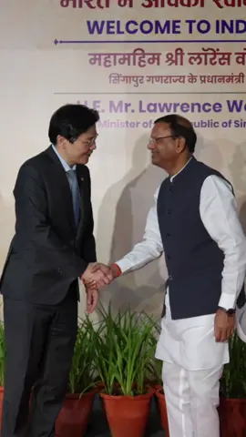 Arrived in New Delhi for my official visit to India. This trip is especially meaningful as we celebrate 60 years of Singapore-India relations.  Was warmly received by Indian Minister of State for Finance, Pankaj Chaudhary. Looking forward to more engagement over the next two days here in New Delhi 🇮🇳