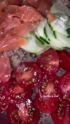 T’as deviné la série ? Bon app #pokebowl #netflixx @NetflixFR 