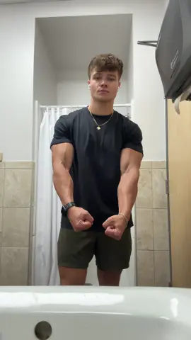 Arm day gang #biceps#arms#sleeper#fyp