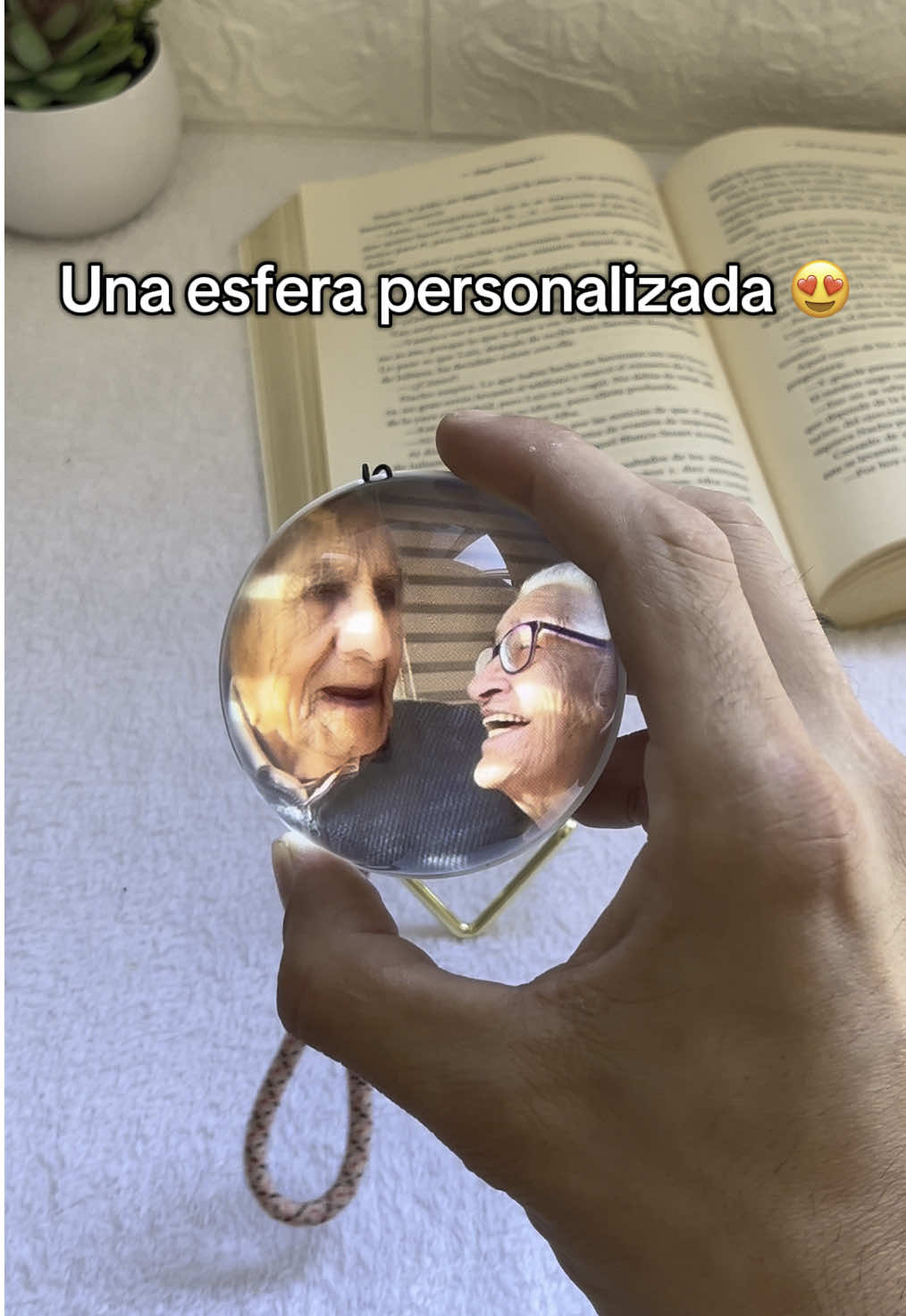 Creo que le va a encantar❤️😍 Revive tus mejores recuerdos y momentos con esta esfera mágica personalizable✨ #persosphere #bolamagica #boladecristal #esferapersonalizable