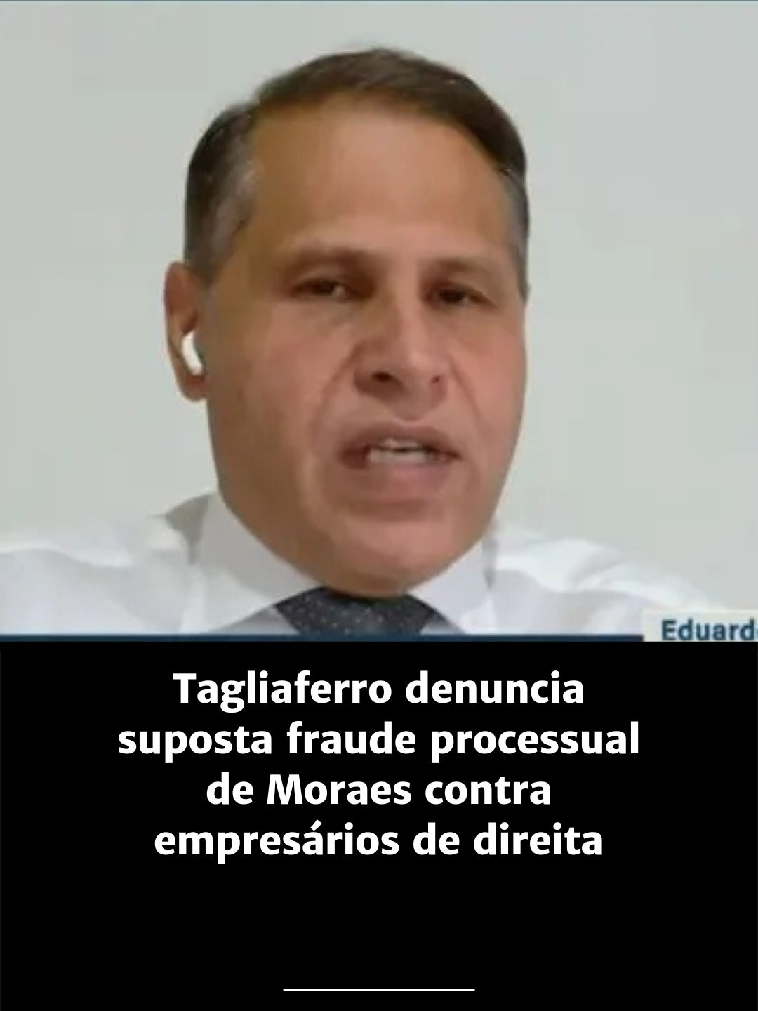 O ex-assessor de Alexandre de Moraes, ministro do Supremo Tribunal Federal (STF), Eduardo Tagliaferro, denunciou fraude processual nas atividades do ministro, em relação à ordem de busca e apreensão contra empresários de direita, em agosto de 2022. A denúncia foi feita durante depoimento nesta terça-feira (2) na Comissão de Segurança do Senado. A convocação de Tagliaferro foi feita pelo presidente da comissão, senador Flávio Bolsonaro (PL-RJ). O requerimento teve autoria dos senadores Magno Malta (PL-ES) e Eduardo Girão (Novo-CE). Tagliaferro participou por videoconferência da audiência, pois vive na Itália desde que se tornou alvo de investigação da Polícia Federal. Ele chefiou a Assessoria Especial de Enfrentamento à Desinformação no Tribunal Superior Eleitoral (TSE) nas eleições de 2022. ➡️ Leia a matéria completa na #GazetadoPovo: https://bit.ly/4mFZ0PD  📷 Foto: Reprodução/Instagram 🎥Vídeo: Reprodução/TV Senado #EduardoTagliaferro #Senado #Tagliaferro #AlexandredeMoraes