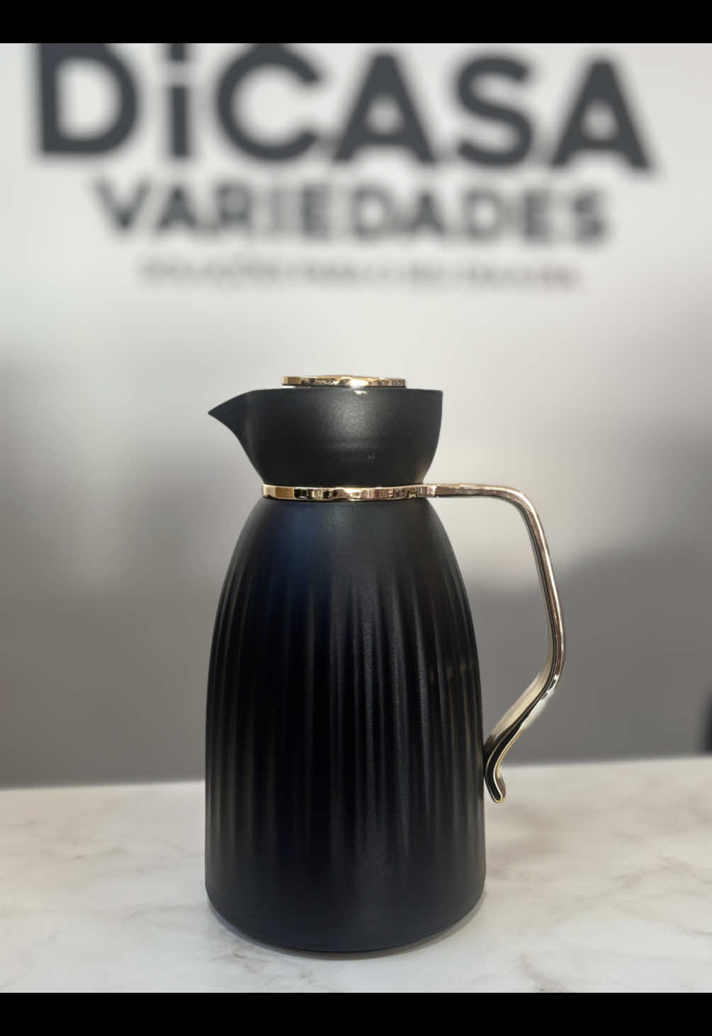 LANÇAMENTO 🚀  Garrafa térmica Jade, perfeita para o dia a dia e ocasiões especiais, com design elegante e funcional, mantendo suas bebidas na temperatura ideal por muito mais tempo #lançamento #cozinhamoderna #dicasavariedades #moradanovademinas 