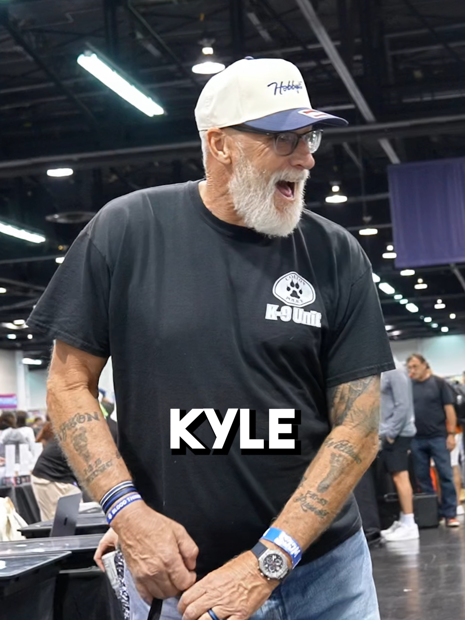 Special Moment with Collector at Sports Card Show 👏🏼 #sportscards #kingofthekards #cardshow