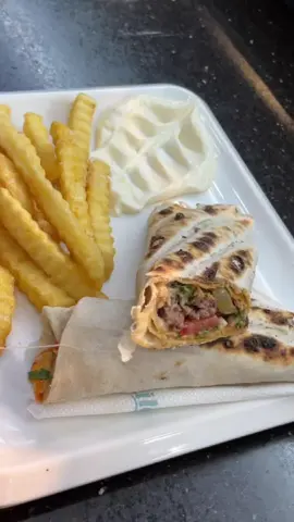 سندويش  كباب لحم بالجبنة 😍👌 أطيب أكل للغوالي بتشرفونا و تنورونا 🤗 🇸🇾 ♥️🇹🇳 🍴 توصيل سريع لباب بيتكم! 📍 118 شارع البيئة، الزهراء، بن عروس ☎️ 25 943 191 - 25 943 190 #بوابة_دمشق #Ezzahrوان #كرسبي #بروستد #مشكل                   ⁩⁩⁩⁩⁩⁩⁩⁩⁩⁩⁩⁩⁩⁩⁩⁩⁩⁩