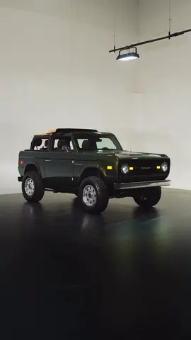 💚 It’s not easy being green 🌲 Aspen Green Modern Classic paired with Tobacco Leaf leather classic chrome trim, tan soft top, modern technology and safety features including 6 airbags 💬 text 470-729-2853 for inventory or custom build details 🚚 . . . . Vintage design + modern luxury 💯 this is not a restoration, it’s a Modern Classic equipped with safety features including 6 airbags and modern technology so you can have the best of both worlds 👏🏼 formerly Vintage Broncos #earlybronco #classicbronco #fordbronco #bronco #classiccars #dreamcar #beverlyhills #luxury #malibu #palmbeach #california #atlanta #vintagebronco #forsale #houston #sandiego #miami #dallas #hamptons #losangeles #newportbeach #lagunabeach #thehamptons #broncos #vintagebroncos #rollsroyce #gwagon #bentley #southampton #easthampton
