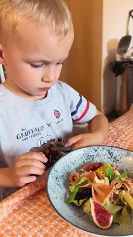 #littlefoodvlogger #babyfoodie #toddlereatingchallenge #kidsreaction #weaningbaby 