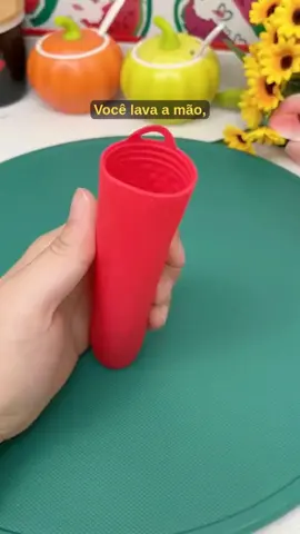 Descascador de alho de silicone !Descasque alho rápido, sem cheiro nas mãos e sem bagunça!Prático, higiênico, e compacto ,ideal para receitas ,temperos e o dia a dia na cozinha .Produto atóxico livre de BPA.#descascadordealho#utensilhosdecozinha#dicasdecozinha#cozinhapratica#tiktokshopbrasil. 