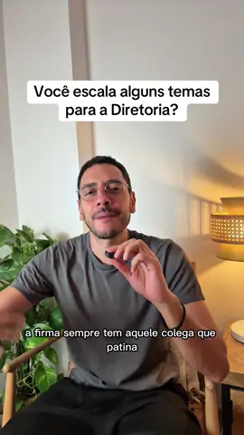 E aí? Como você lida com essa situação? Você é a pessoa que segura o rojão sozinho(a) ou sabe o momento de escalar?