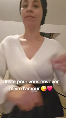 J'envoie des ondes positives et plein d'amour à toutes belles personnes, peu importe son origine, orientation s., religion .... Si tu es une belle personne; soit heureuse 🥰❤️#amour#bonheur 