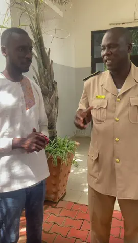 À la Cité Niakh, la pluie a tout emporté… mais pas notre solidarité. Une femme enceinte, ses enfants, une maison détruite, des conditions sanitaires critiques… Face à l’urgence, nous avons répondu présents. Parce qu’aucune famille ne doit traverser cette épreuve seule. 👉 Continuons d’agir, continuons d’aider. 📢 Ensemble, nous redonnons espoir. #SolidaritéEnAction #ministeredelafamilleetdessolidarités  #CitéNiakh #ministeredelasanté  #UrgenceHumaine  @khouraichithiam0 @yayoufatima @Yalla rek mofi nek @ila diawara @Amadou Ba @Solution pour Thiés @Cheikh Tidiane Dieye @Charles Sow @Pape Matar Sarr @cheikh_footstyle 