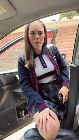 Su segundo día, y ya la dejó el camión 😂😂😂 @Evelinda_Ornelas 