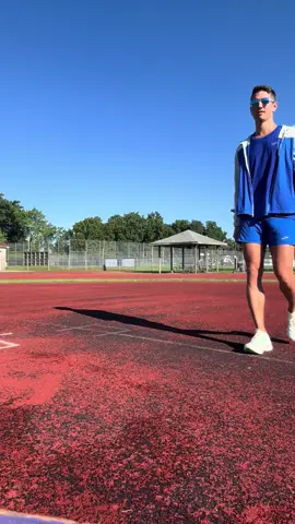 It’s September which means it’s race month and time for a lot of people to lock in during marathon training!! Enjoy the weather, the miles, and the moments along the way. Btw these new Hyperion Max 3 are FIRE 🔥 #letsrunthere #brooksrunningcollective #Running #marathon @Brooks Running 