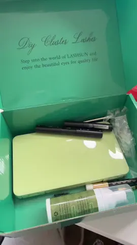 You get this entire quality lash kit that includes everything you need to apply them and remove them for under $30. That’s including the shipping price by the way I love these if you’re looking for a cute lash cluster set that comes with dramatic and more natural ones. This is the perfect set for you. 🥰💕 #lashclusters #fluffylashes #volumelashes #classiclashes #lashclustersathome  
